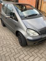 Mercedes A benzine zonder deuren, Ophalen