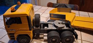 Bruder vrachtwagen met oplegger beschikbaar voor biedingen