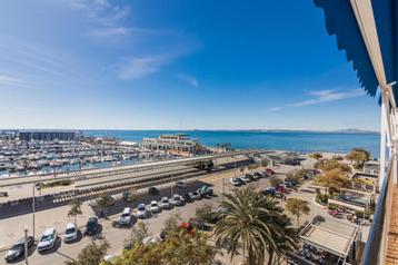 PRACHTIG APPARTEMENT MET UITZICHT OP DE ZEE EN DE HAVEN VAN  beschikbaar voor biedingen
