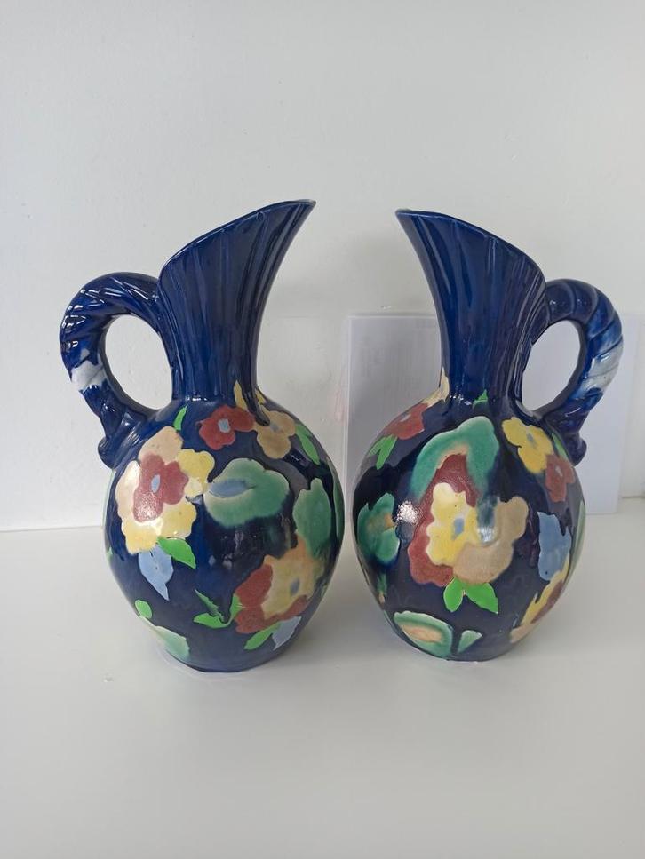 2 grote handgeschilderde aardewerken kruikvazen. Genummerd, Antiek en Kunst, Kunst | Designobjecten, Ophalen of Verzenden