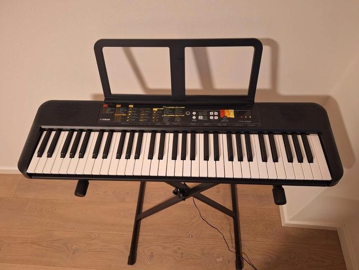 Yamaha PSR-F52 Keyboard + Standaard – Zo goed als nieuw!, Muziek en Instrumenten, Keyboards, Zo goed als nieuw, 61 toetsen, Yamaha