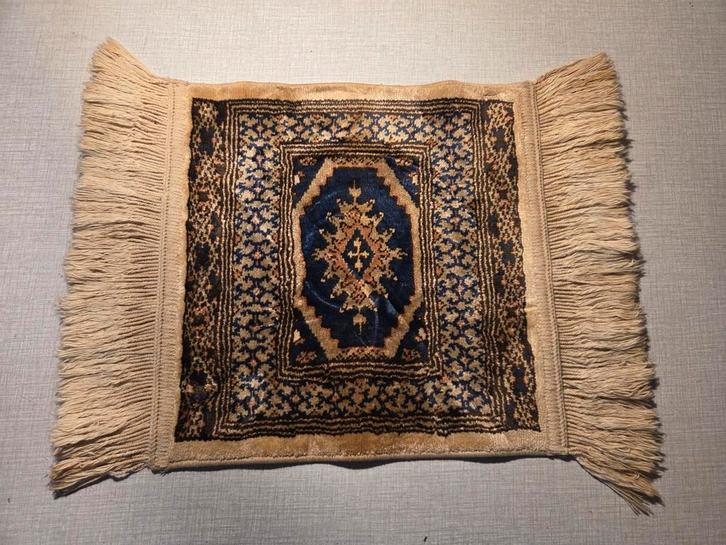 Petit tapis oriental, décoration murale., Antiquités & Art, Tapis & Textile, Enlèvement ou Envoi