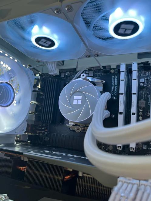 Gaming pc ( wit), Computers en Software, Desktop Pc's, Zo goed als nieuw, 4 Ghz of meer, SSD, 32 GB, Met videokaart, Gaming, Ophalen