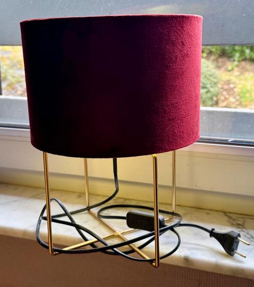 Designlamp - Gouden metalen voet en rode lampenkap, Huis en Inrichting, Lampen | Tafellampen, Zo goed als nieuw, Metaal, Ophalen