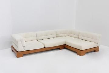Vintage Roche Bobois Mah Jong sofa beige linen Hans Hopfer beschikbaar voor biedingen