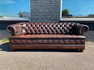 Engelse Chesterfield zetel bruin GRATIS GELEVERD  beschikbaar voor biedingen
