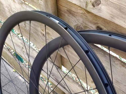 Nieuwe handgespaakte carbon gravel/race wielen. Amper 1285gr, Fietsen en Brommers, Fietsonderdelen, Nieuw, Racefiets, Wiel, Ophalen of Verzenden