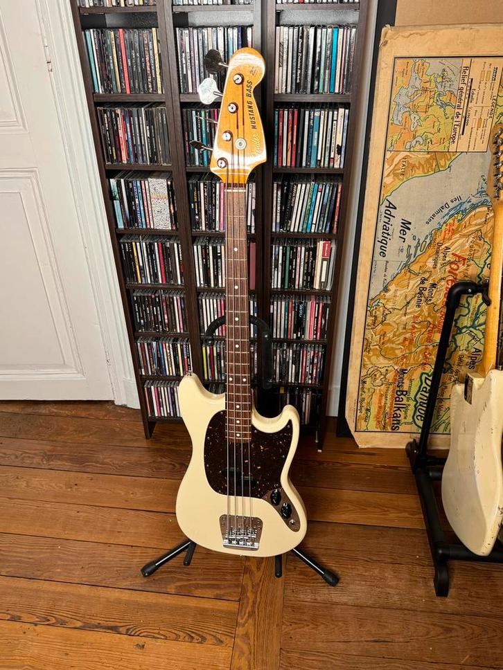 Fender Mustang Bass, Musique & Instruments, Instruments à corde | Guitares | Basses, Utilisé, Électrique, Enlèvement