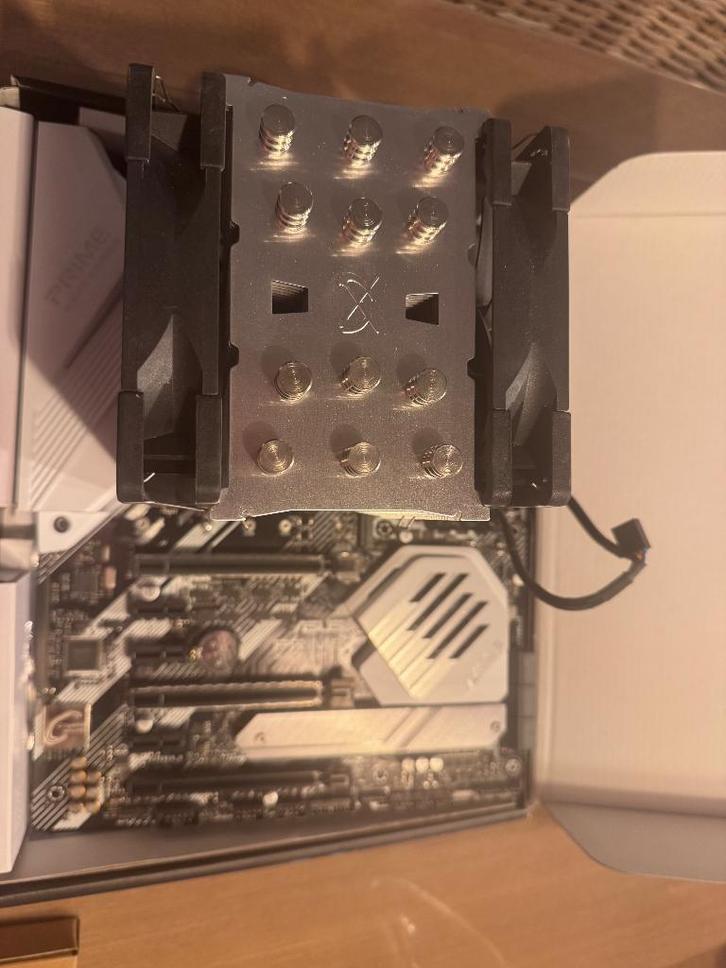 Moederbord met processor, geheugen en koeler, Computers en Software, Moederborden, Gebruikt, AMD, DDR4, Ophalen