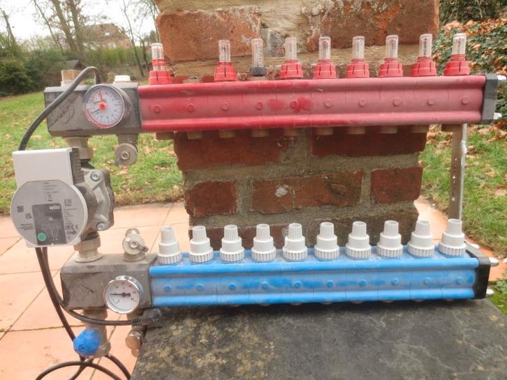 Distributeur Distriheat acier inoxy à 10 groupes avec pompe, Bricolage & Construction, Chauffage & Radiateurs, Comme neuf, Autres types