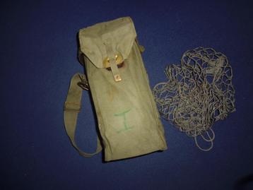GASMASKERTAS & HELMNETJE beschikbaar voor biedingen