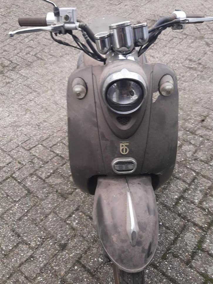 BTC brommer 50cc (voor onderdelen of herstel), Fietsen en Brommers, Brommeronderdelen | Scooters, Gebruikt, Overige merken, Ophalen
