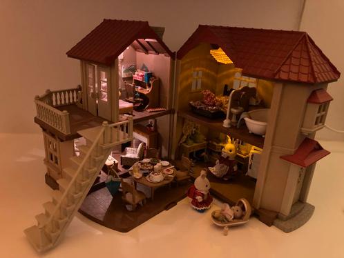 Maison illuminée Sylvanians, Enfants & Bébés, Jouets | Maisons de poupées, Utilisé