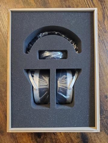 Stax SR-009 (world class electrostatic headphone) beschikbaar voor biedingen
