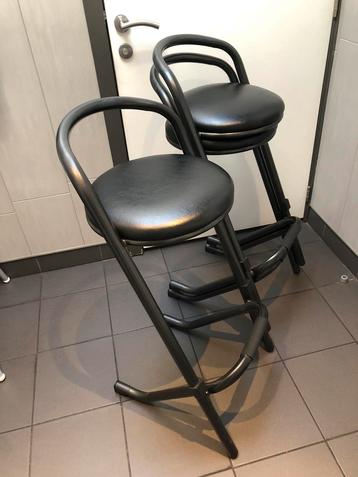 16 stapelbare horeca barkrukken  beschikbaar voor biedingen