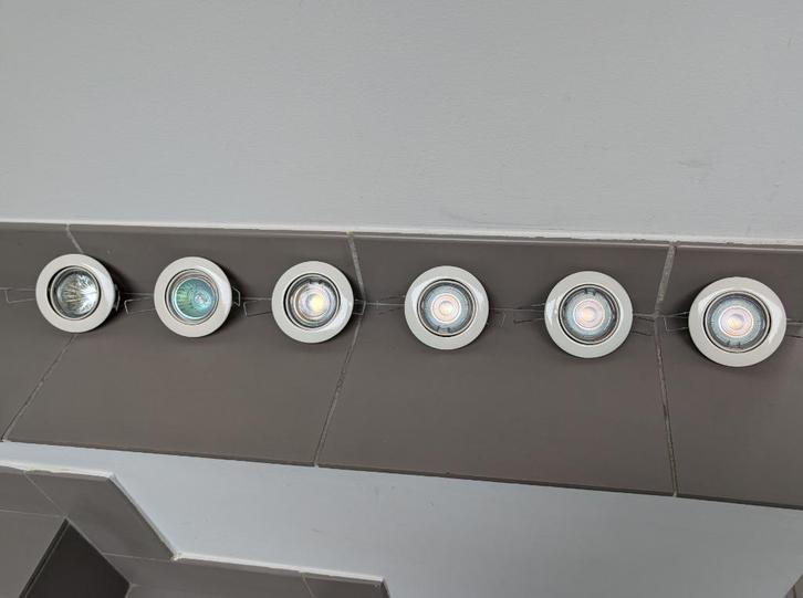 8 witte armaturen voor inbouwspots (incl LED/Halogeen-spots), Huis en Inrichting, Lampen | Spots, Zo goed als nieuw, Plafondspot of Wandspot