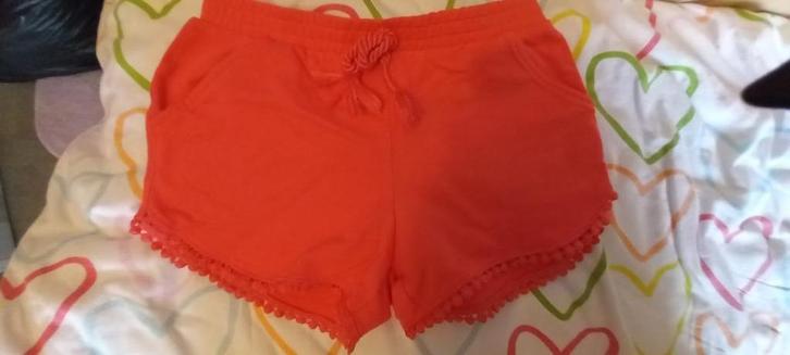 koraalkleurige short korte broek mayoral maat 128, Kinderen en Baby's, Kinderkleding | Maat 128, Zo goed als nieuw, Meisje, Broek
