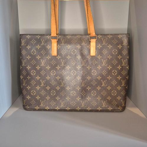 Louis Vuitton Luco Monogram Bruin, Handtassen en Accessoires, Tassen | Damestassen, Gebruikt, Handtas, Verzenden