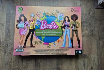 4 nieuwe Barbie poppen nrfb beschikbaar voor biedingen