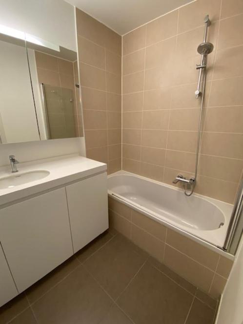 complete badkamer wegens verbouwing, Huis en Inrichting, Badkamer | Complete badkamers, Zo goed als nieuw, Met bad, Met douche