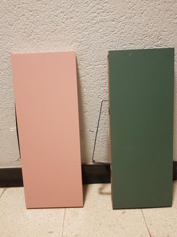 2 planken met onzichtbare bevestiging beschikbaar voor biedingen
