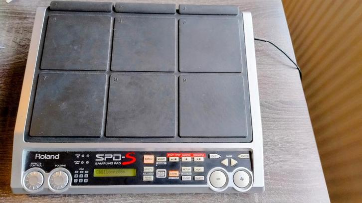 Roland SPD-S Sampling Pad in flightcase., Muziek en Instrumenten, Samplers, Gebruikt, Ophalen of Verzenden