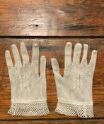 Vintage kanten baby handschoentjes, Ophalen of Verzenden, Zo goed als nieuw