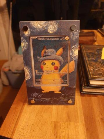 Pikachu avec cadre Van Gogh en feutre gris