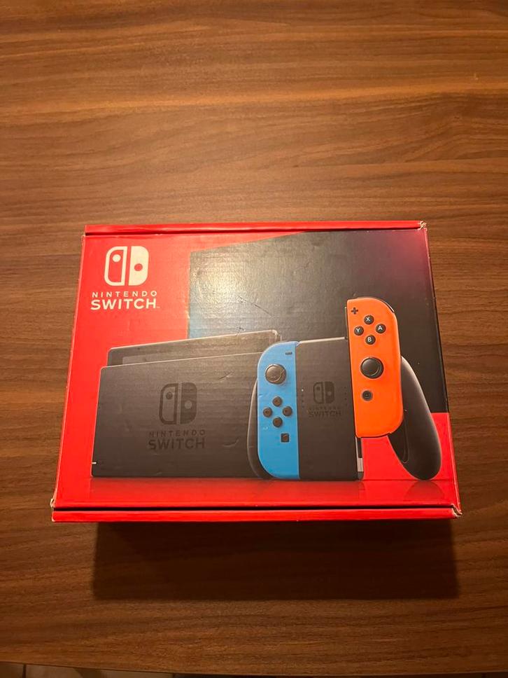 Nintendo switch + 2 spelletjes, Games en Spelcomputers, Spelcomputers | Nintendo Switch, Gebruikt, Switch Original, Met 1 controller