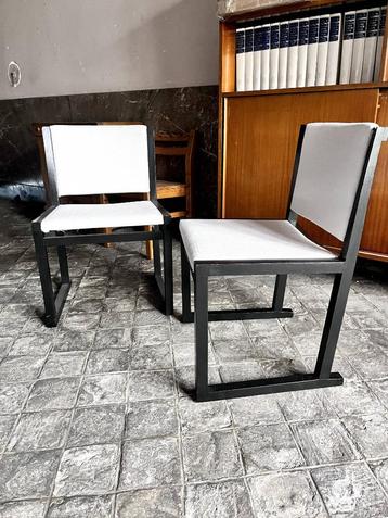 Paar vintage design stoelen met sledepoten beschikbaar voor biedingen