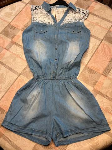 Nieuwe katoenen jumpsuit met korte broek en zakken. beschikbaar voor biedingen