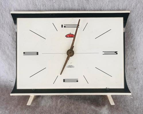 vintage rare réveil mécanique Tchécoslovaquie, Antiek en Kunst, Antiek | Klokken, Ophalen of Verzenden