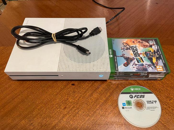 Xbox One S + 5 Games – Great Condition – Complete Bundle, Games en Spelcomputers, Spelcomputers | Xbox One, Xbox One, Ophalen