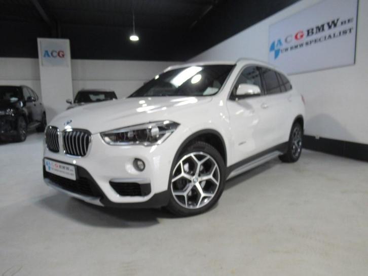 BMW X1   sD18i Aut LED plus Sport Black Navi TrekH CD PDC, Auto's, BMW, X1, ABS, Adaptieve lichten, Airbags, Airconditioning, Alarm