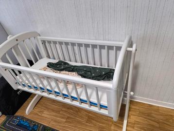 Wieg + nieuwe aerosleep beschikbaar voor biedingen