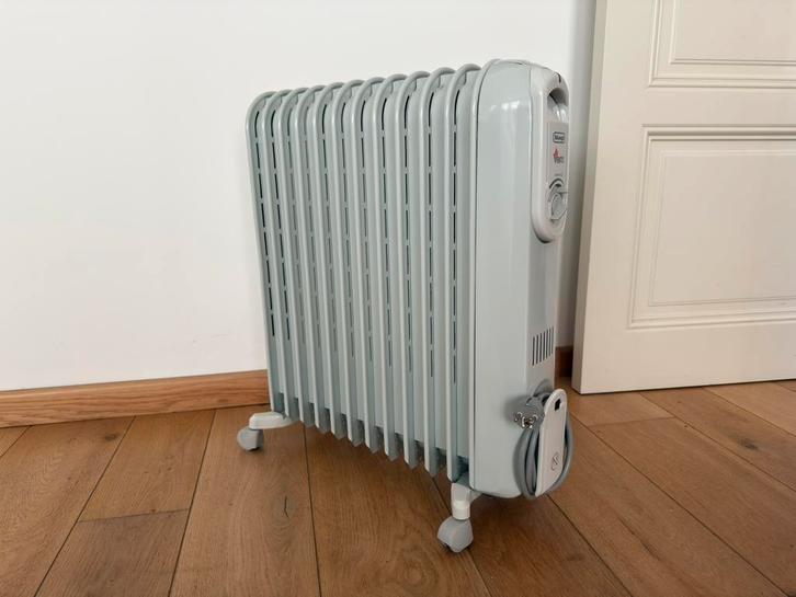 De’Longhi Vento 2500W elektrische olieradiator (nieuwstaat), Doe-het-zelf en Bouw, Verwarming en Radiatoren, Zo goed als nieuw