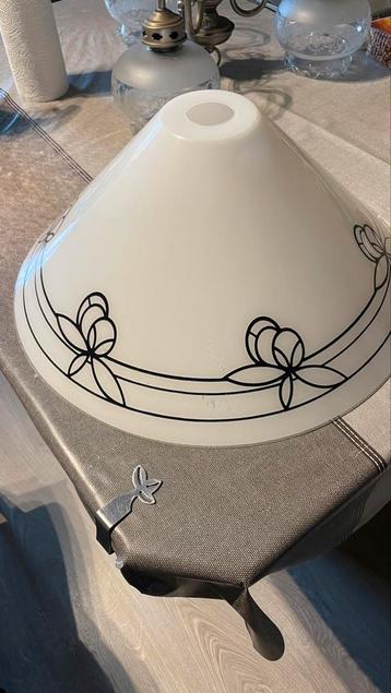 Abat jour en plastique beschikbaar voor biedingen