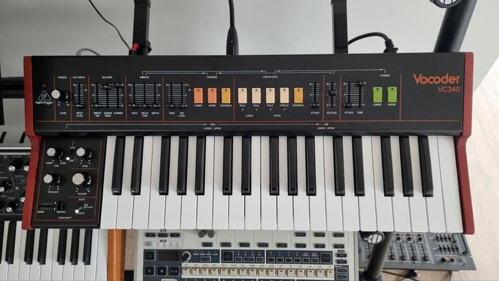 Vocoder VC340 Synth (incl. Stardust cover), Muziek en Instrumenten, Synthesizers, Zo goed als nieuw, Overige aantallen, Overige merken