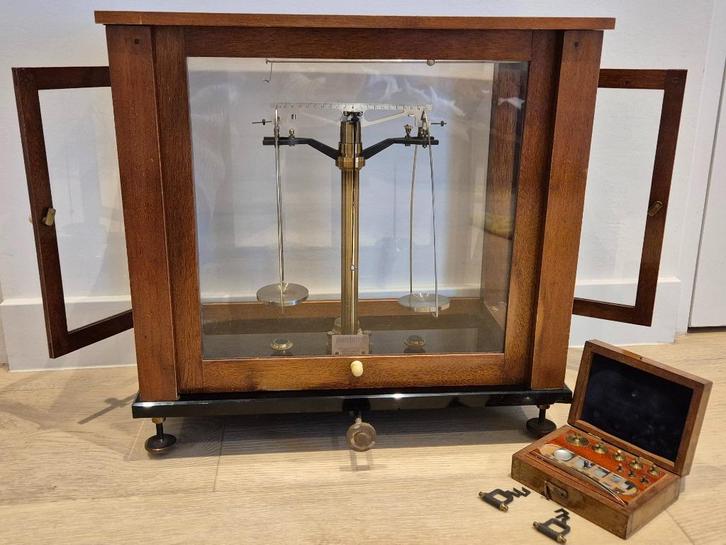 Mooie antiek precisie apothekers- laboratoriumweegschaal, Antiek en Kunst, Antiek | Gereedschap en Instrumenten, Ophalen of Verzenden