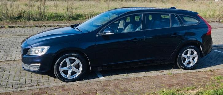 Volvo V60 te koop - goede staat - 2016 - 141.000 km, Auto's, Volvo, Particulier, V60, ABS, Achteruitrijcamera, Airbags, Airconditioning