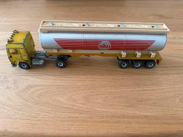 Siku Volvo F12 Turbo 6 Globetrotter Tankwagen 1:55 beschikbaar voor biedingen