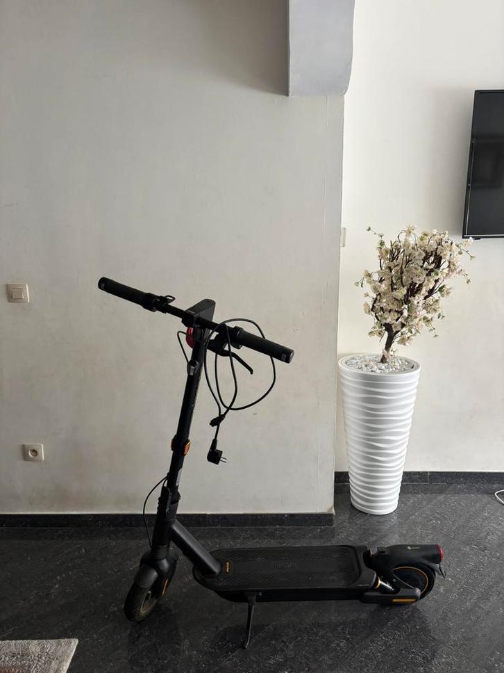 Ninebot G2 Max en parfait état !, Vélos & Vélomoteurs, Trottinettes, Comme neuf, Step électrique (E-scooter), Enlèvement
