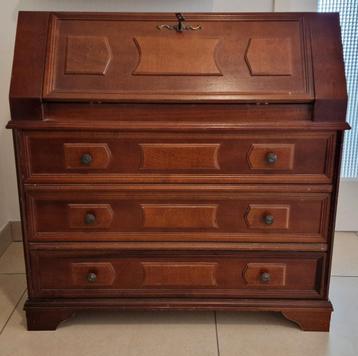 Secretaire  beschikbaar voor biedingen