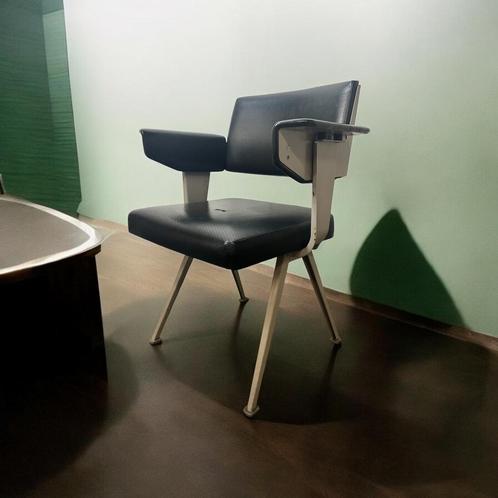 Vintage industriële stoel 'Resort' door Friso Kramer, Antiek en Kunst, Antiek | Meubels | Stoelen en Sofa's, Ophalen of Verzenden