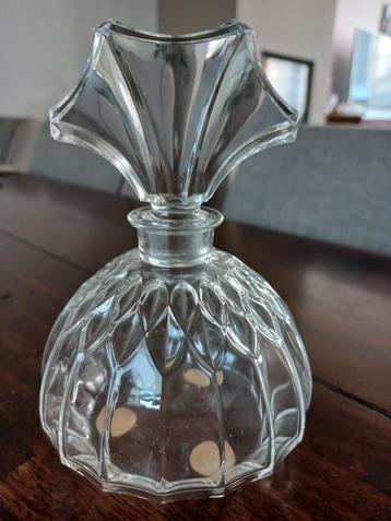 Carafe à parfum de la marque VAL ST LAMBERT. En parfait état disponible aux enchères