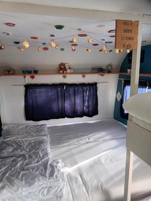 Is hellemaal vernieuwd ,nieuwe koelkast, elektrische vuur ., Caravans en Kamperen, Caravans, Particulier, tot en met 4, 500 - 750 kg