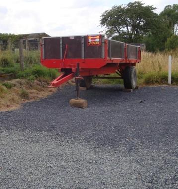 tractoraanhangwagen beschikbaar voor biedingen