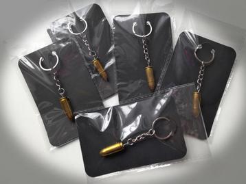 45 Sleutelhangers 9mm (onklaar/onschadelijk) - Laatste stuks beschikbaar voor biedingen
