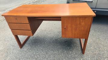 Bureau vintage  beschikbaar voor biedingen