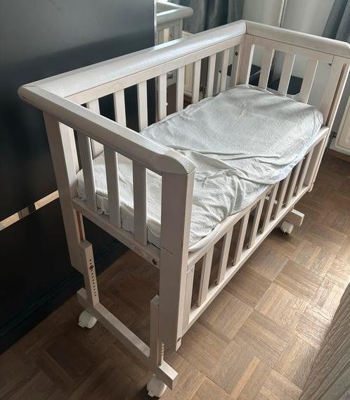 Babybedje / co-sleeper op wieltjes – in goede staat, Kinderen en Baby's, Kinderkamer | Bedden, Zo goed als nieuw, Minder dan 140 cm